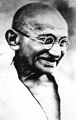 4- la-banane-qui-parle-Gandhi, en 1942. AFP