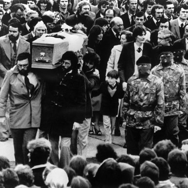 7- la-banane-qui-parle-Les funérailles de Bobby Sands. AFP